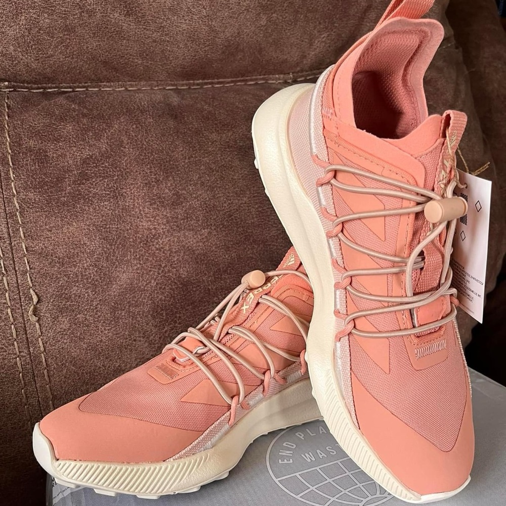 NEW Women’s Adidas Terrell sneakers Size 6